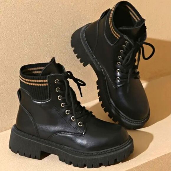 Chic black thick sole boots sz 6.5 - Picture 1 of 8